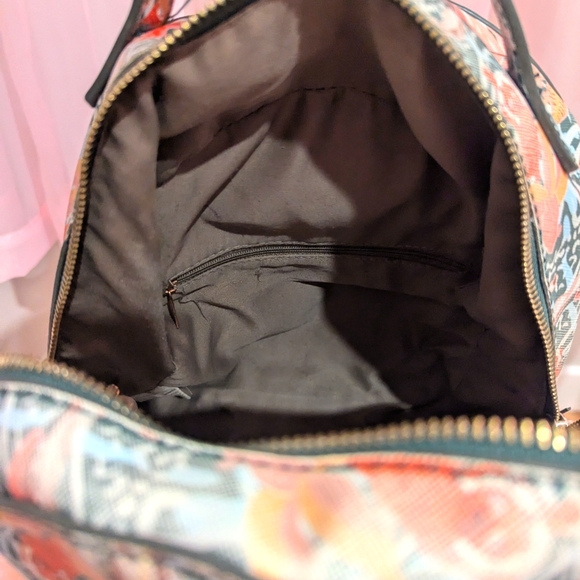 Retro Print Backpack - Picture 7 of 9